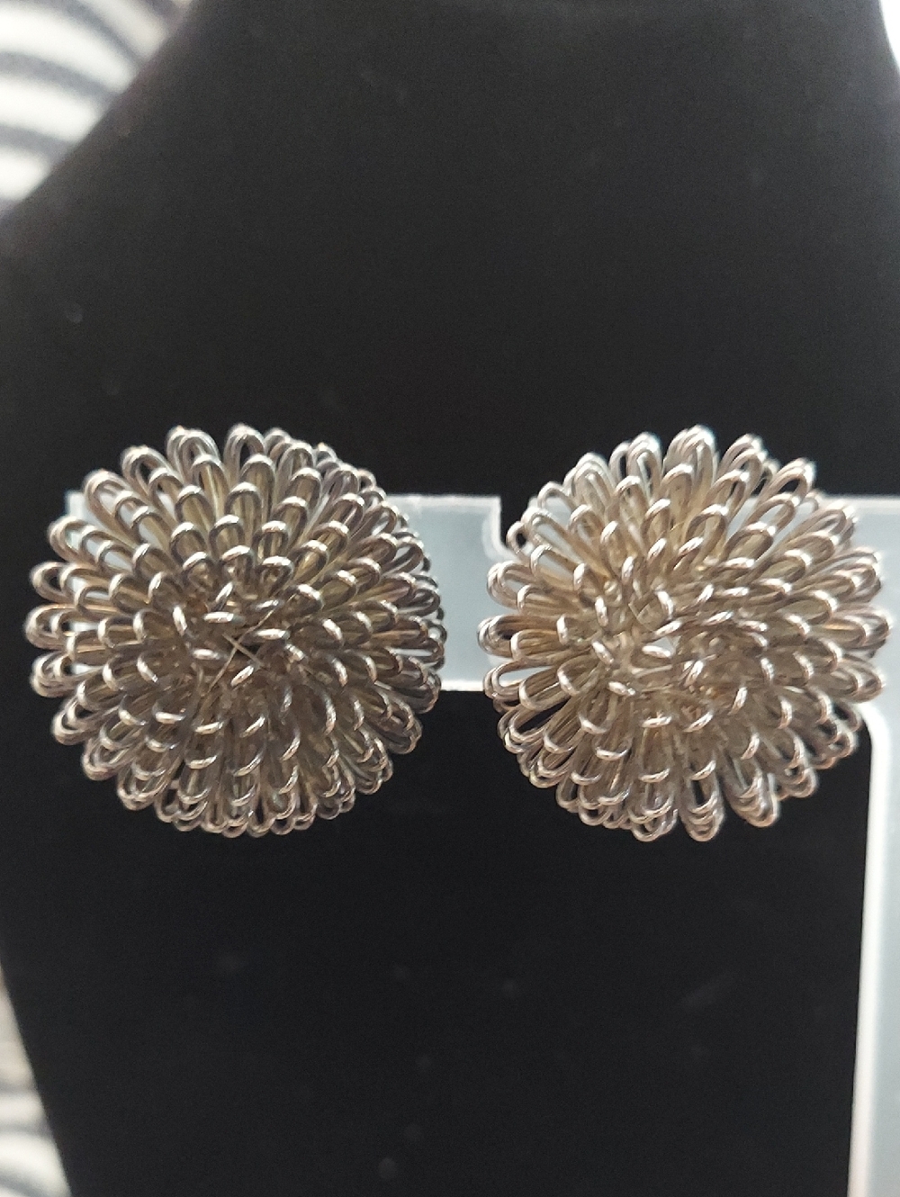 Abstract Vintage Silver Tone Wire Floral Petal Clip on Earrings 1.25" X 1"